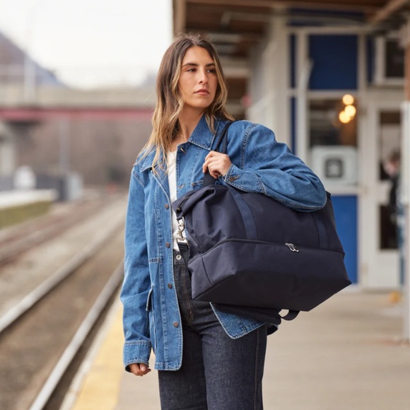 Lo & Sons Navy Travel Bag - Picture 5 of 6